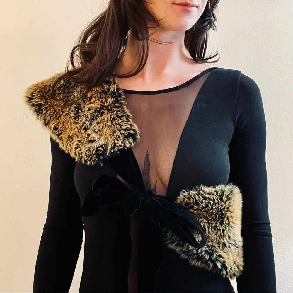 🖤CUE Faux Fur Collar with Black Velvet Bow Tie🖤